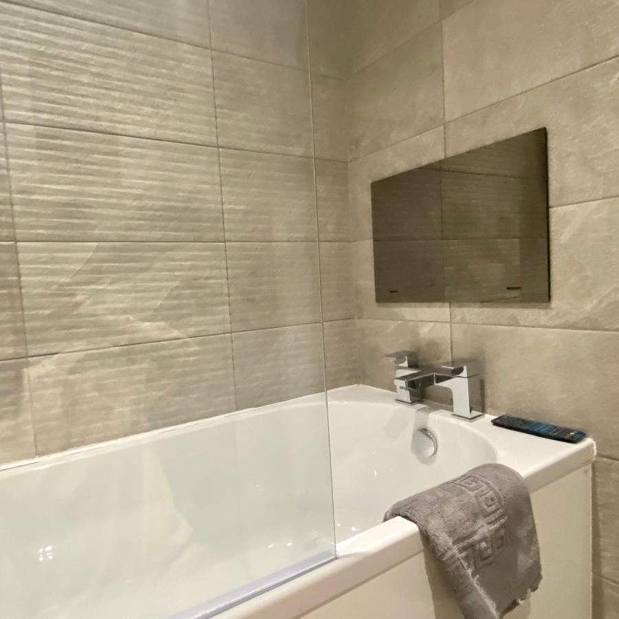 Modern 2 Bed Apartment/Free Parking/Near City/Self-Check In Handsworth Экстерьер фото