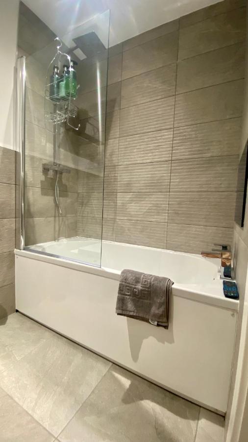 Modern 2 Bed Apartment/Free Parking/Near City/Self-Check In Handsworth Экстерьер фото